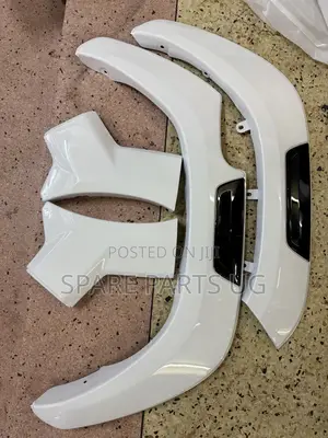Hilux Revo / Rocco 2020 - 2024 White Edition Fender Moulding