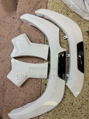 Hilux Revo / Rocco 2020 - 2024 White Edition Fender Moulding