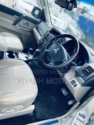 Mitsubishi Pajero 2016 Gold