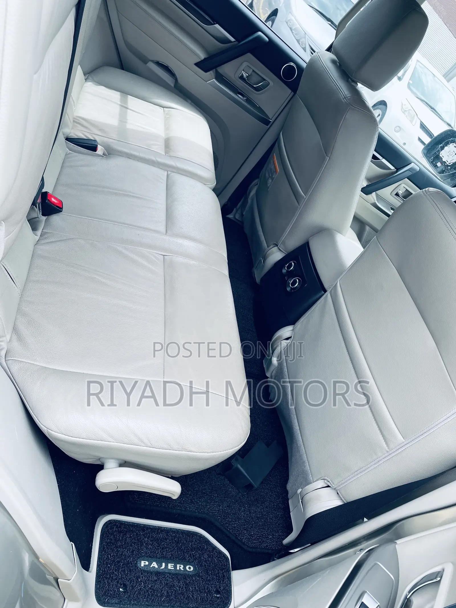 Mitsubishi Pajero 2016 Gold