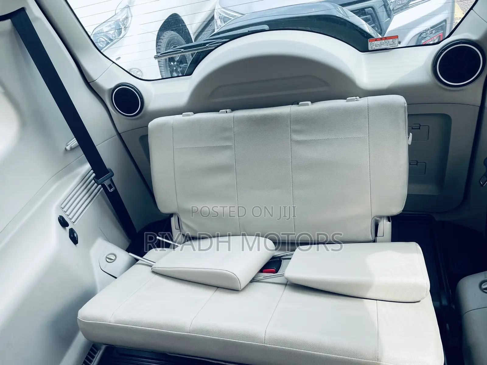 Mitsubishi Pajero 2016 Gold
