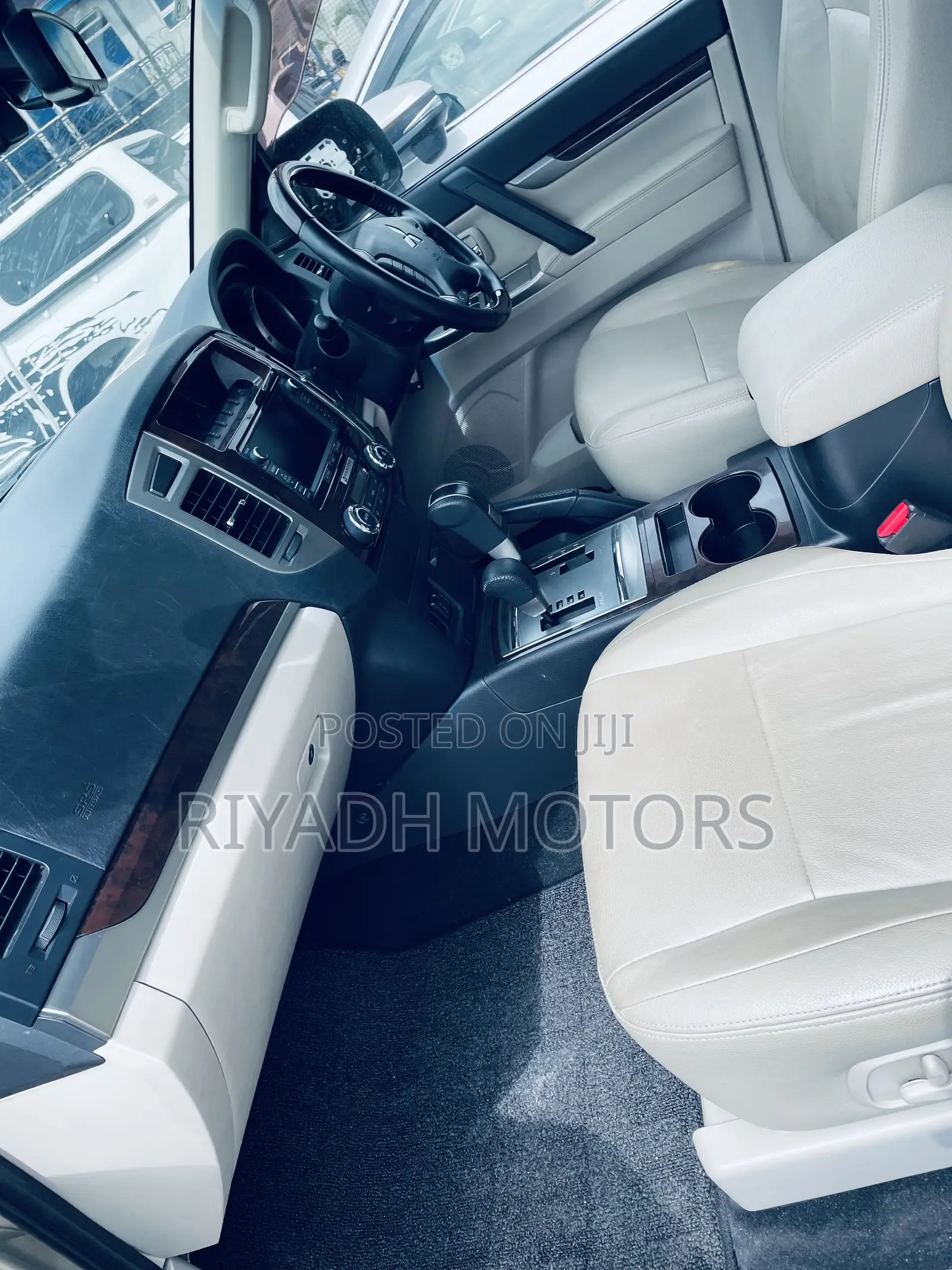 Mitsubishi Pajero 2016 Gold