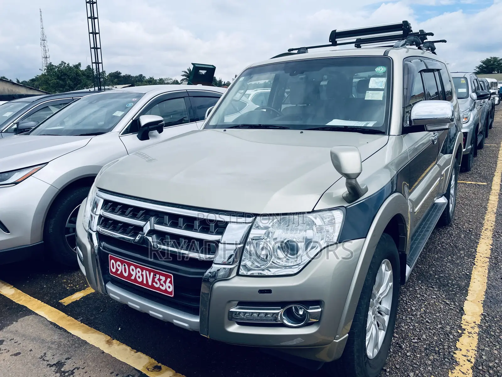 Mitsubishi Pajero 2016 Gold