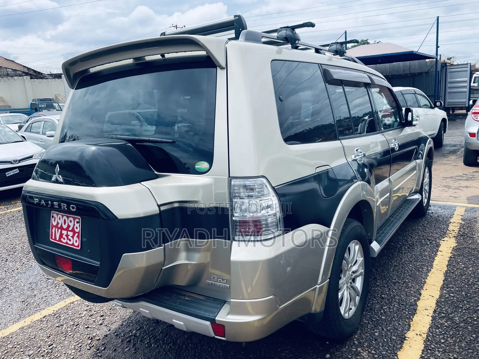 Mitsubishi Pajero 2016 Gold