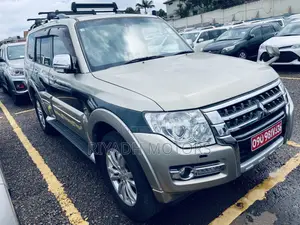 Photo - Mitsubishi Pajero 2016 Gold