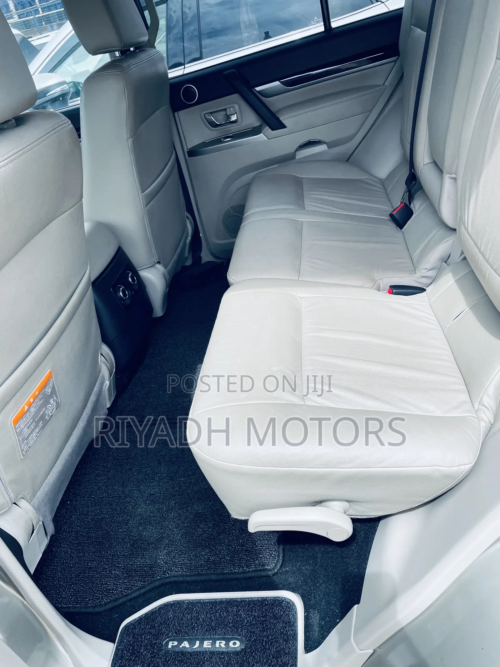 Mitsubishi Pajero 2016 Gold