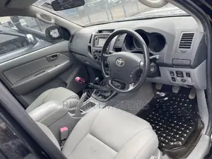 Toyota Hilux 2010 Black