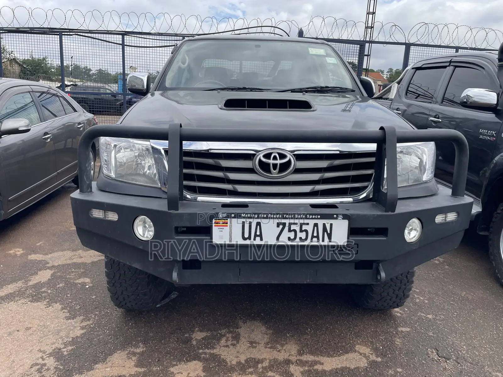 Toyota Hilux 2010 Black