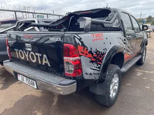 Toyota Hilux 2010 Black