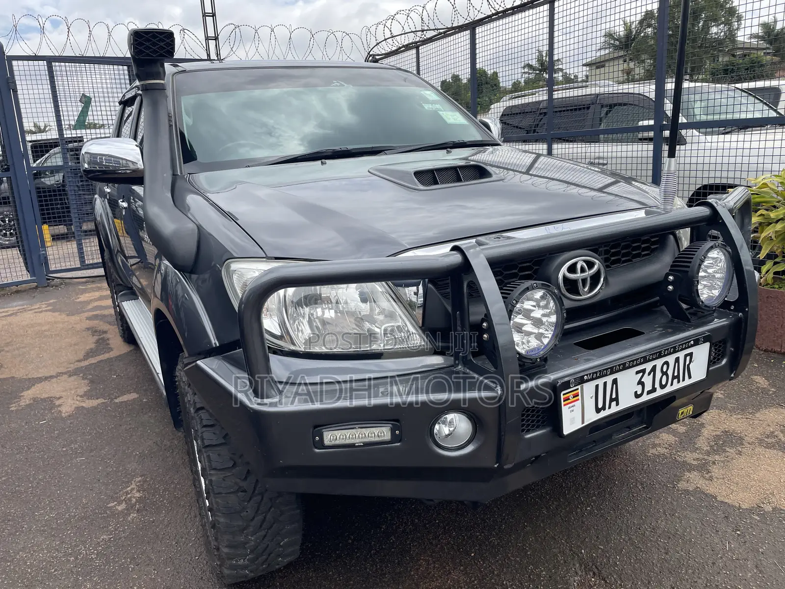 Toyota Hilux 2010 Black