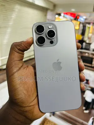 Photo - Apple iPhone 15 Pro Max 256 GB Silver