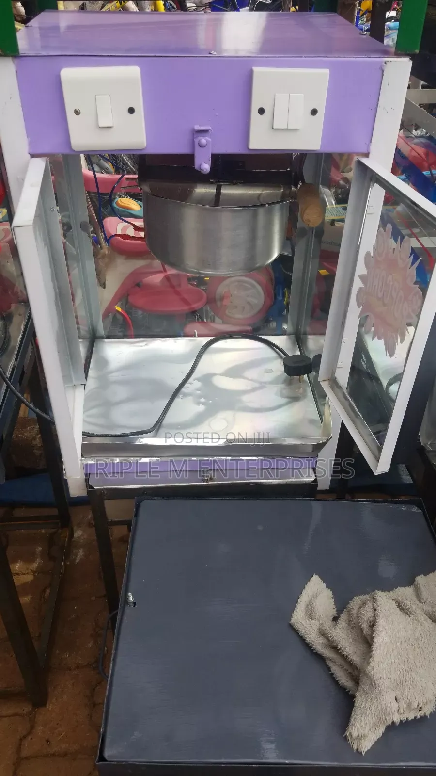 Locally Popcorn Machine