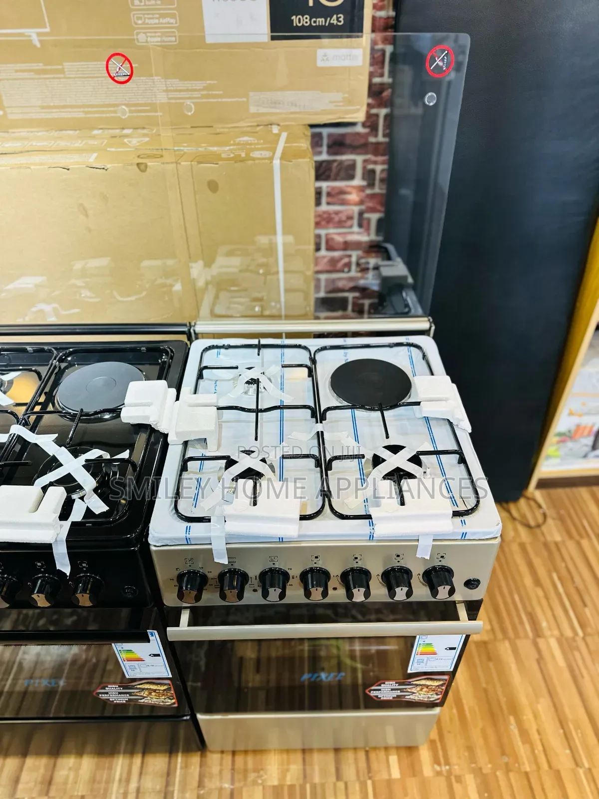 Pixels Stainless Steel Gas Cooker 50cm by 50cm at Discount