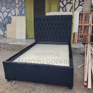 Black 4*6 Tuftedbed