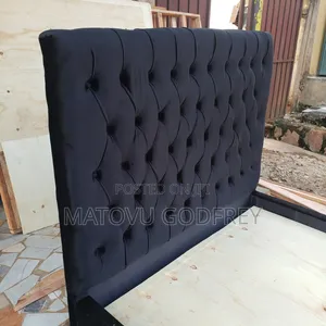 Black 4*6 Tuftedbed