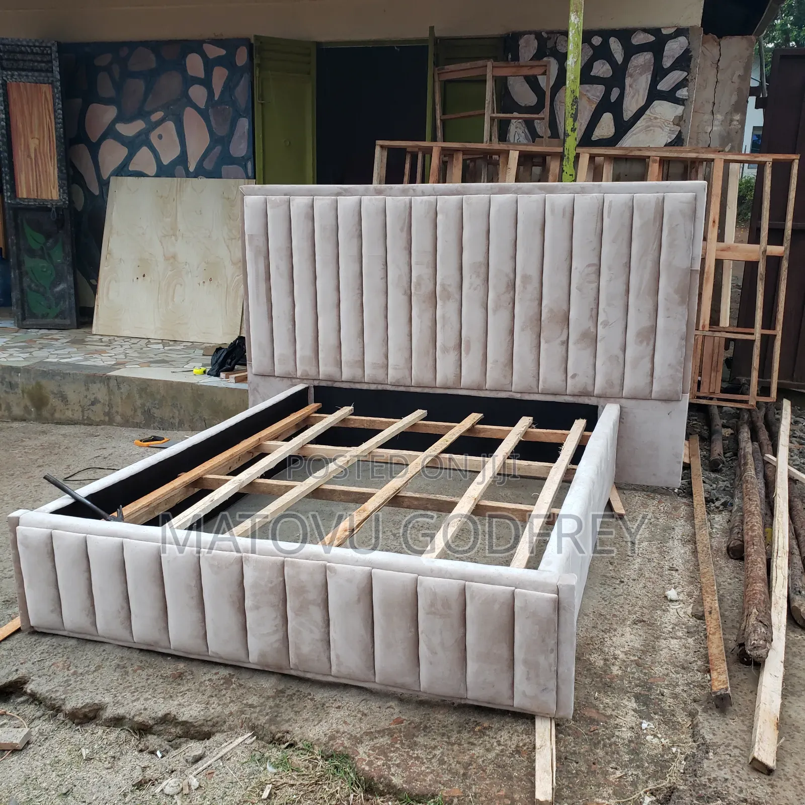 Off Cream 5*6 Bed With Drawers and Automan