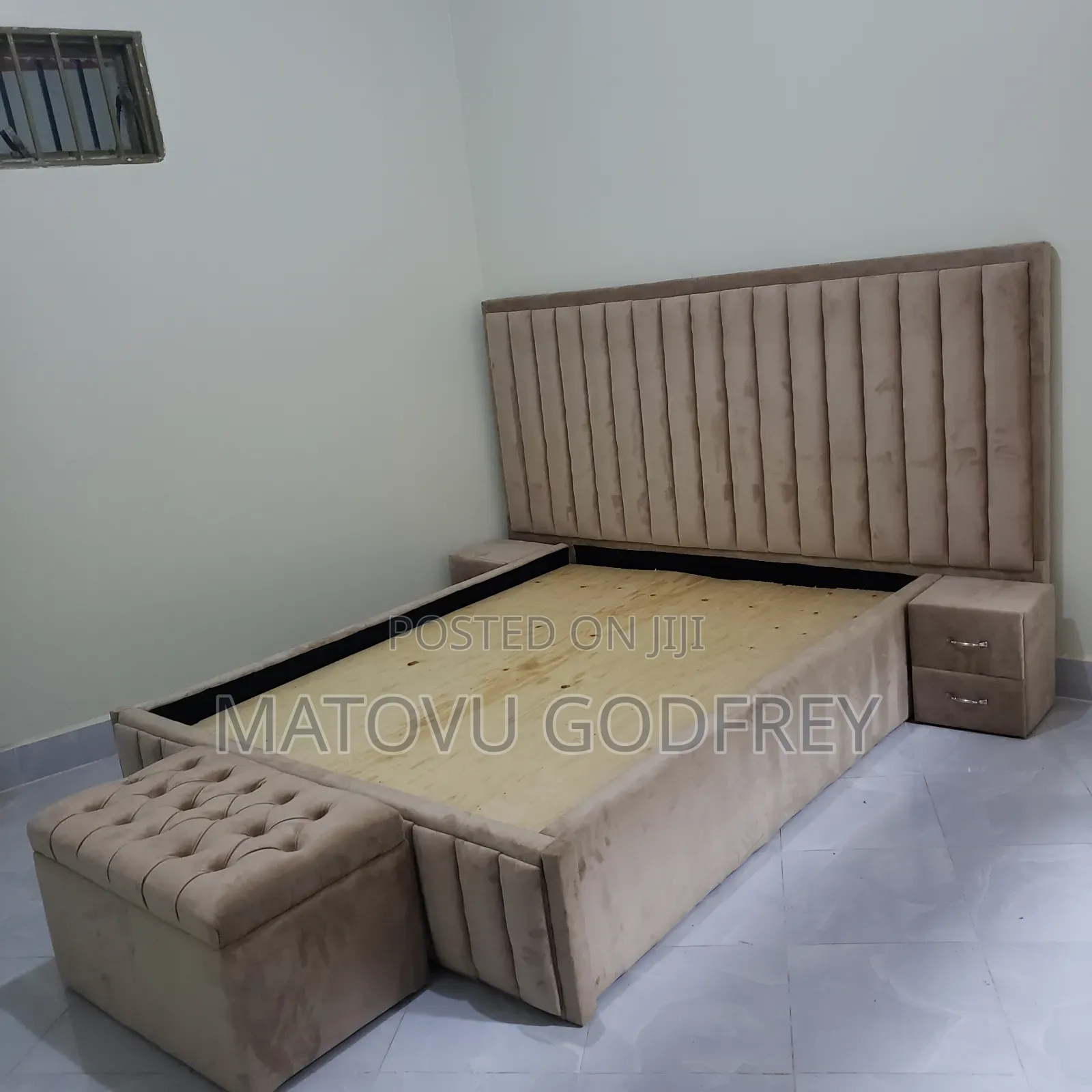 Off Cream 5*6 Bed With Drawers and Automan