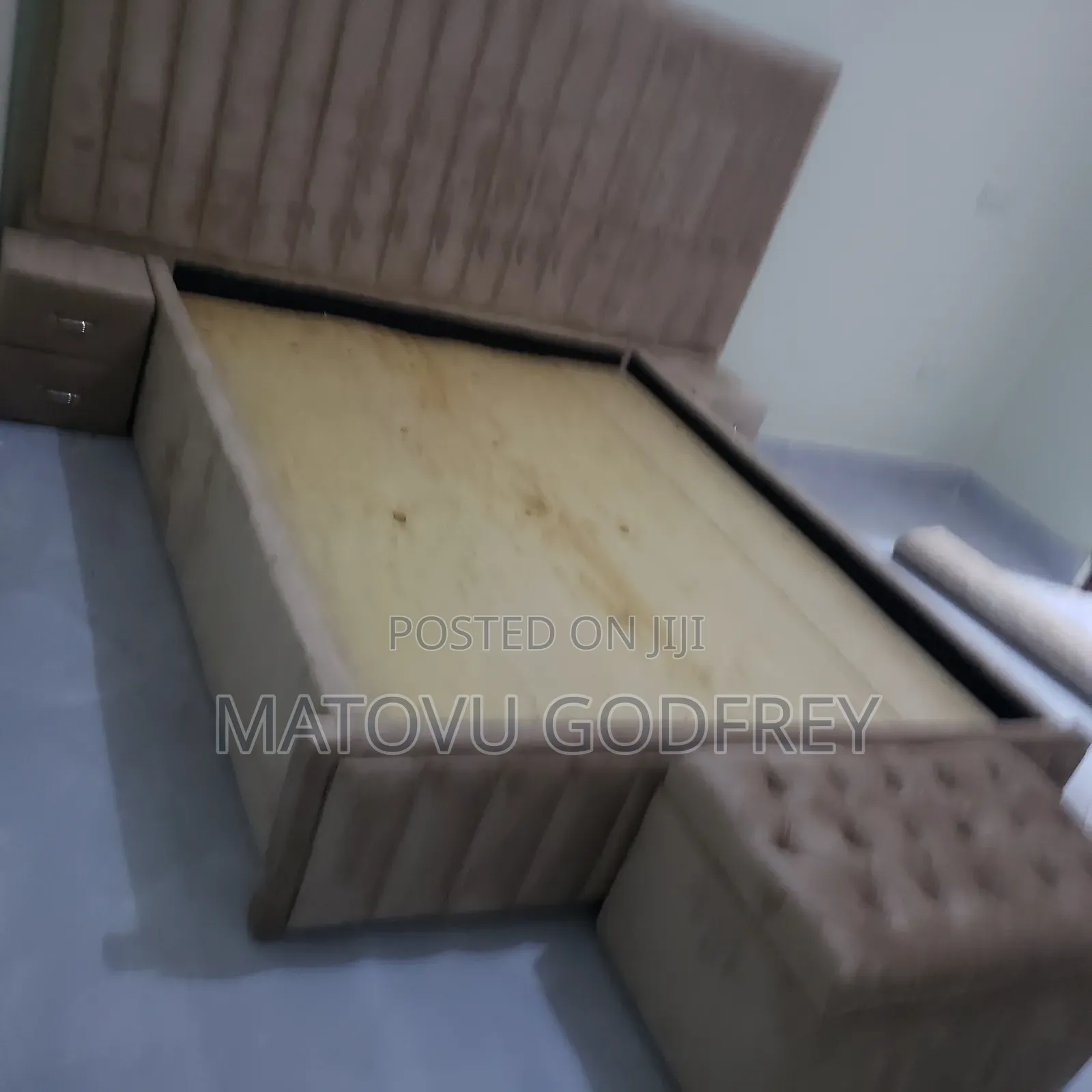 Off Cream 5*6 Bed With Drawers and Automan