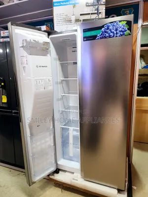 Hisense Popular 670ltrs Silver Fridge With an Ice Dispenser