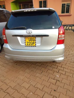 Photo - Toyota Wish 2005 Silver