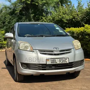 Photo - Toyota Passo Sette 2009 Silver