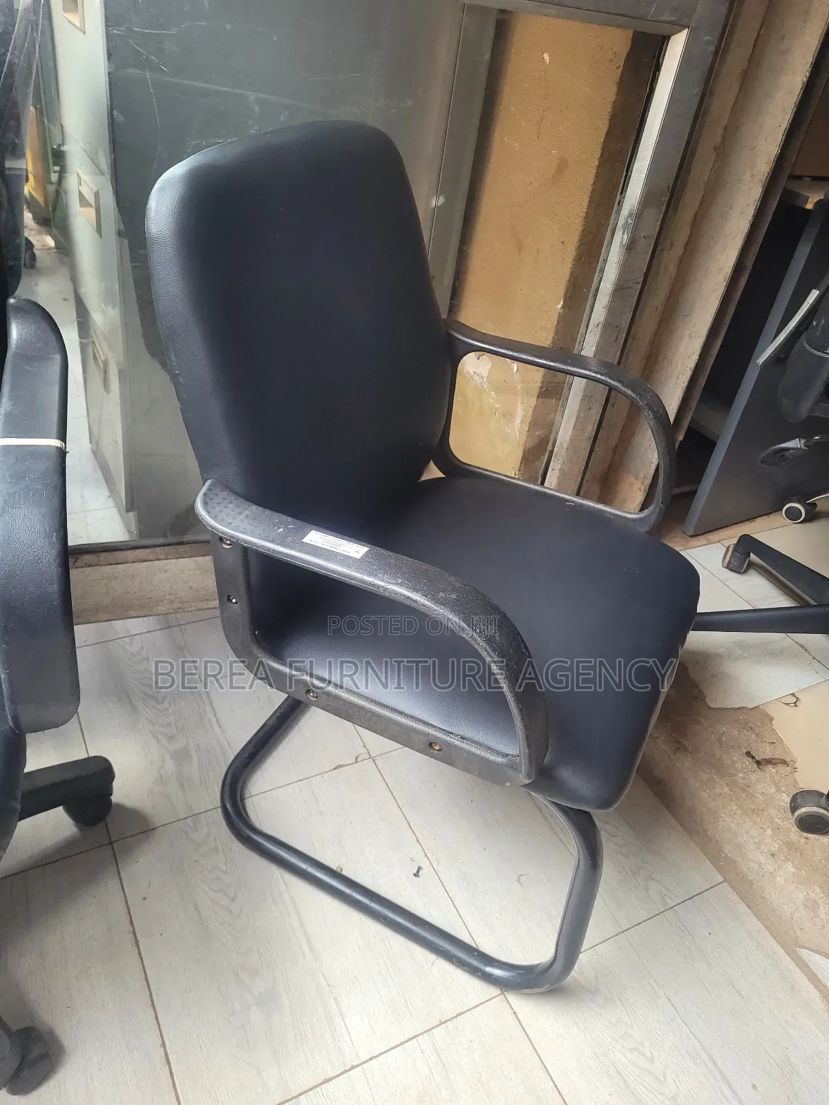Static Leather Office Seat