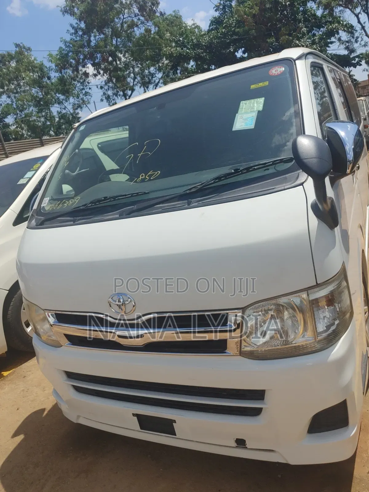 Toyota HiAce 2011 White