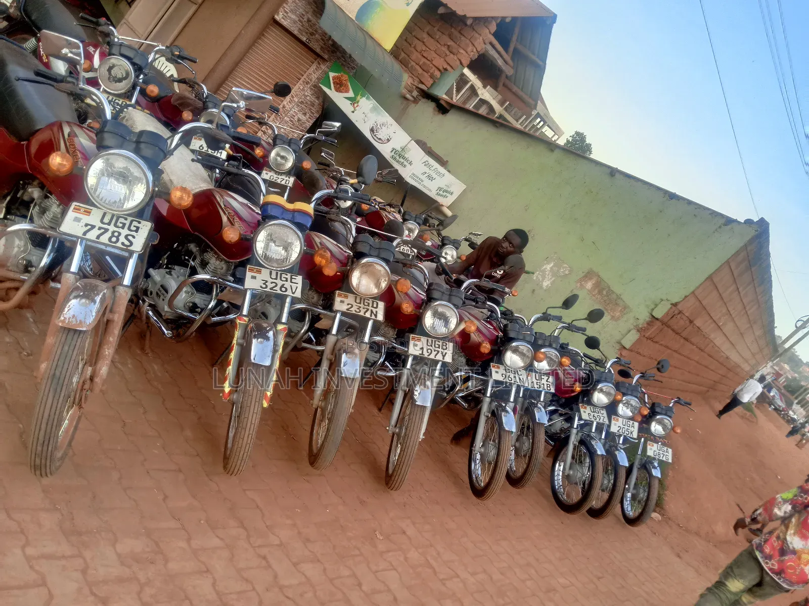 Bajaj Boxer 100 2025 Red