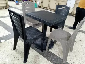 Outdoor Plastic Chairs and Table for Dining/Garden/Hotel