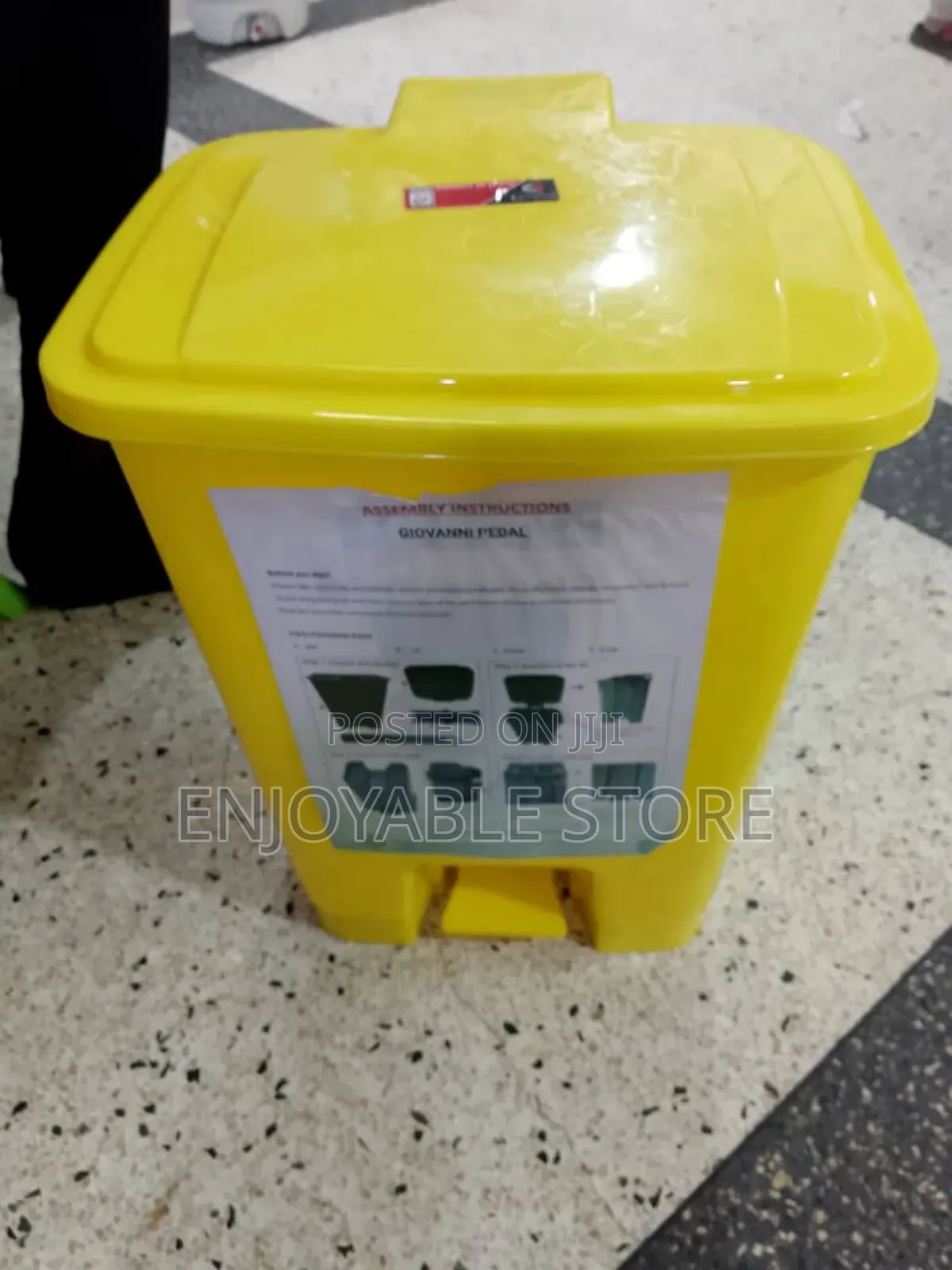 Plastic Step on Dustbins 30ltrs