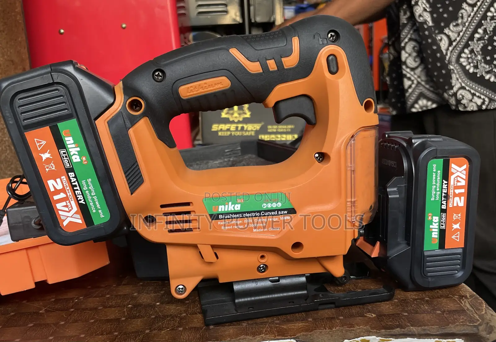 Brushless Curved Saw