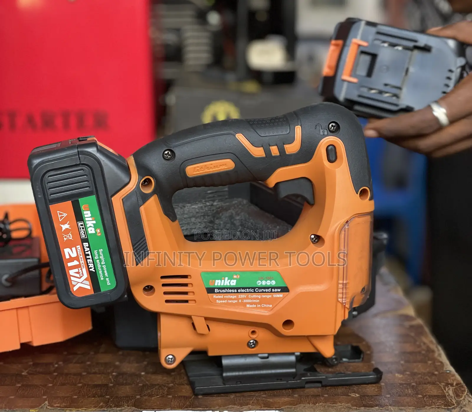 Brushless Curved Saw