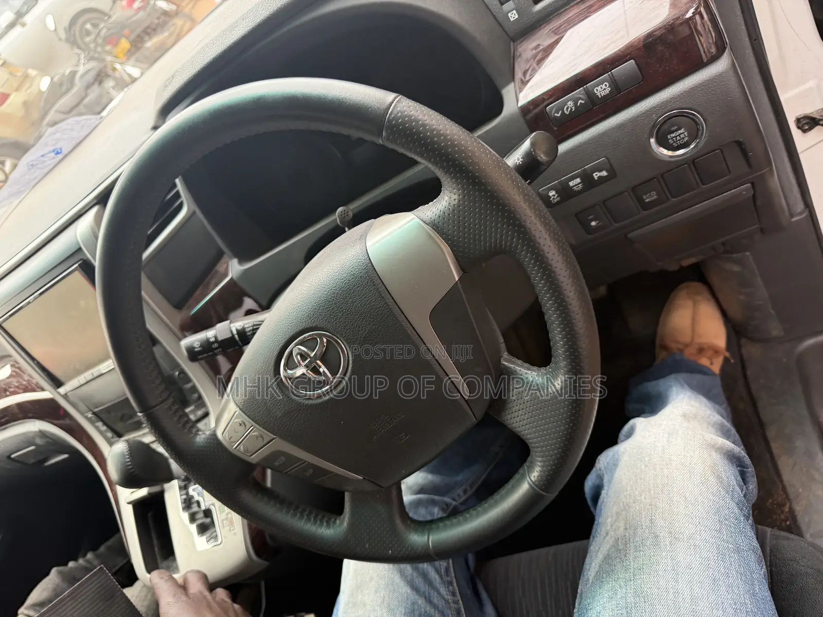 Toyota Alphard 2012 Off white