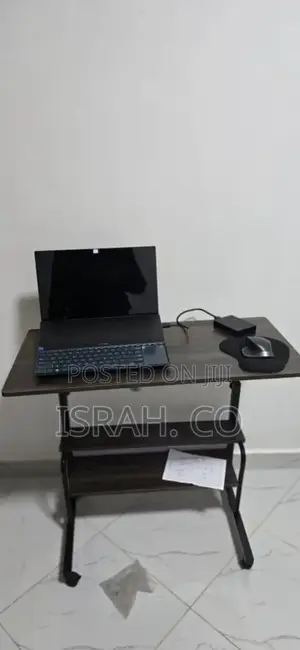 Mobile Computer Table