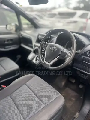 Toyota Noah 2.0 AWD (8 Seater) 2015 Brown