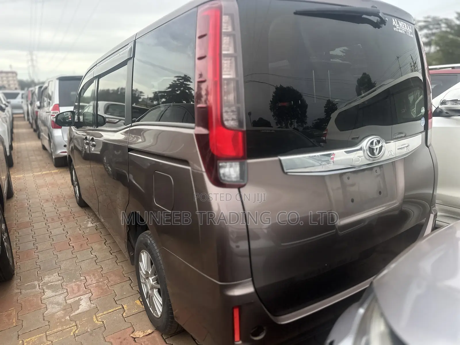 Toyota Noah 2.0 AWD (8 Seater) 2015 Brown