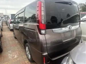 Toyota Noah 2.0 AWD (8 Seater) 2015 Brown