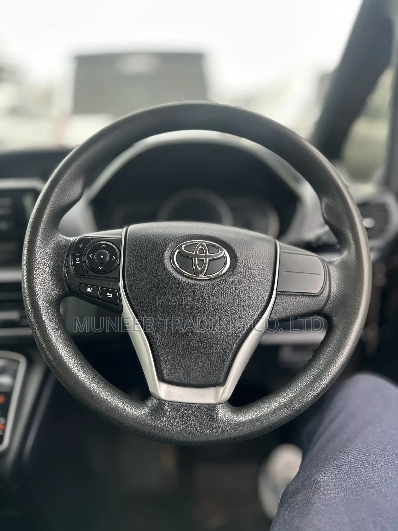 Toyota Noah 2.0 AWD (8 Seater) 2015 Brown