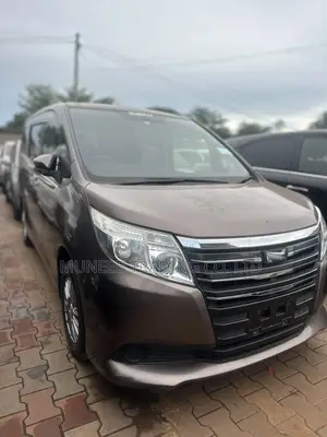 Toyota Noah 2.0 AWD (8 Seater) 2015 Brown