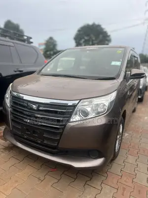 Toyota Noah 2.0 AWD (8 Seater) 2015 Brown