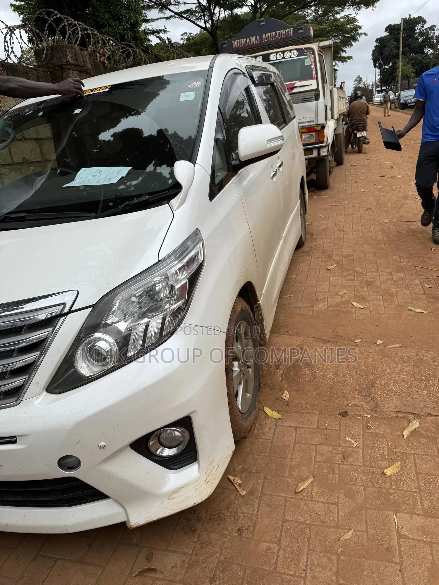 Toyota Alphard 2012 Off white