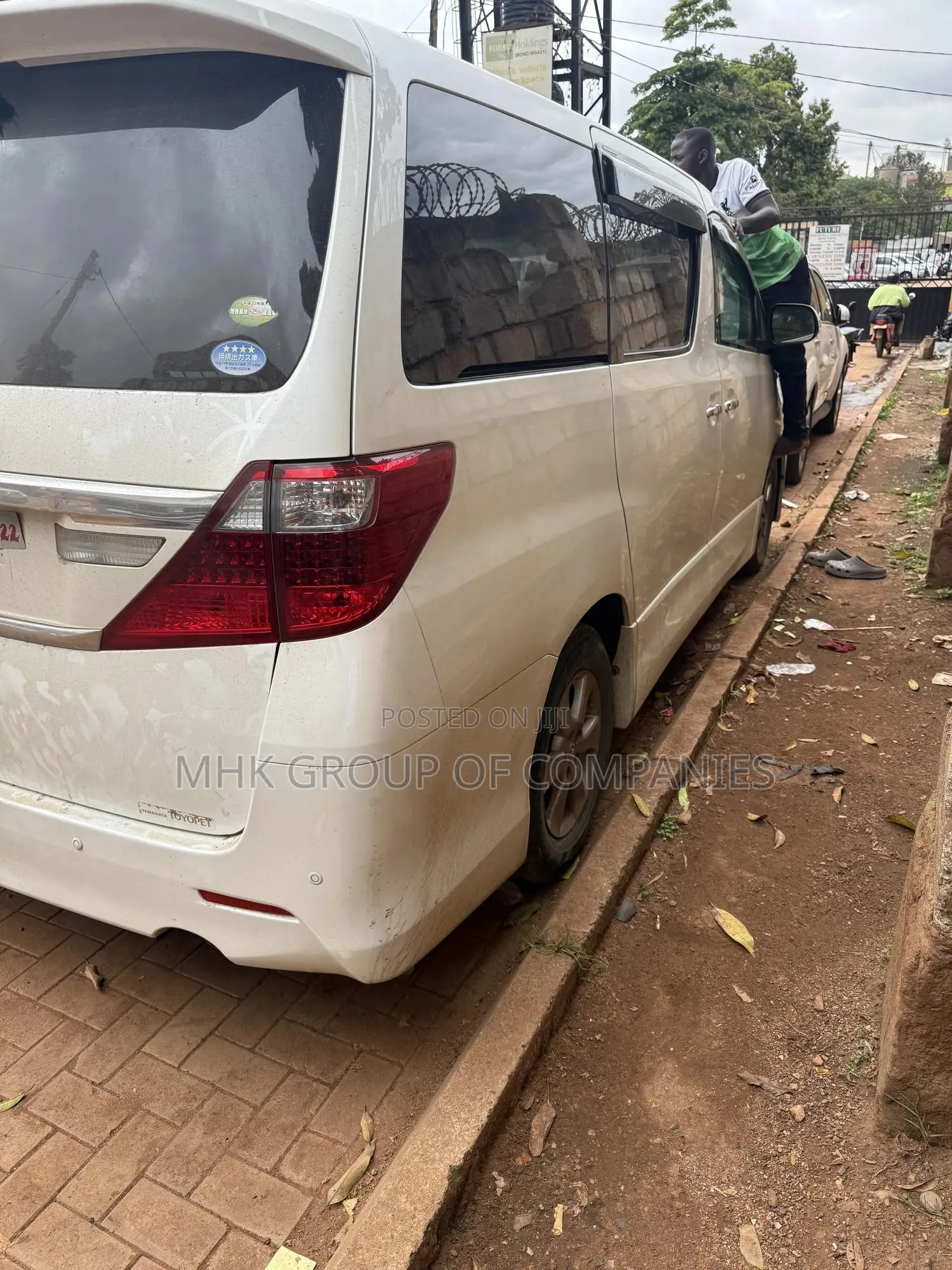 Toyota Alphard 2012 Off white