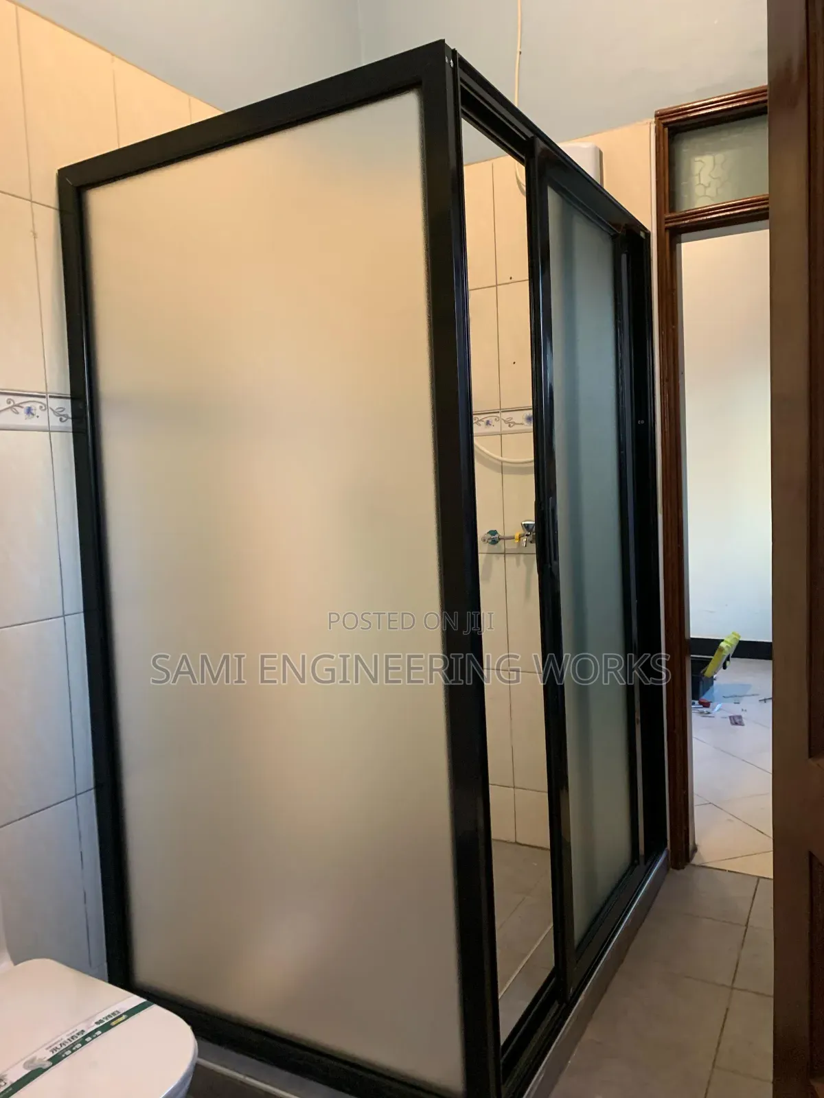 Aluminum Black Colour Shower Cubicle