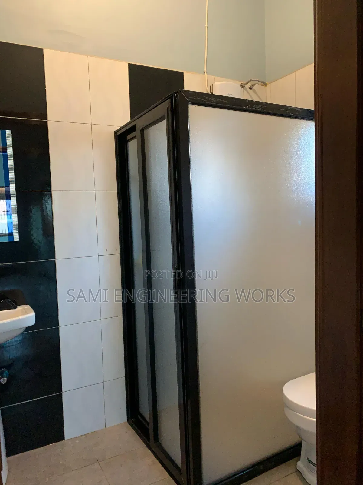 Aluminum Black Colour Shower Cubicle