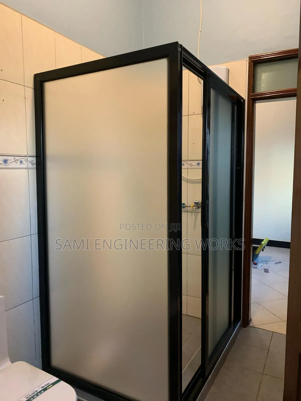 Aluminum Black Colour Shower Cubicle