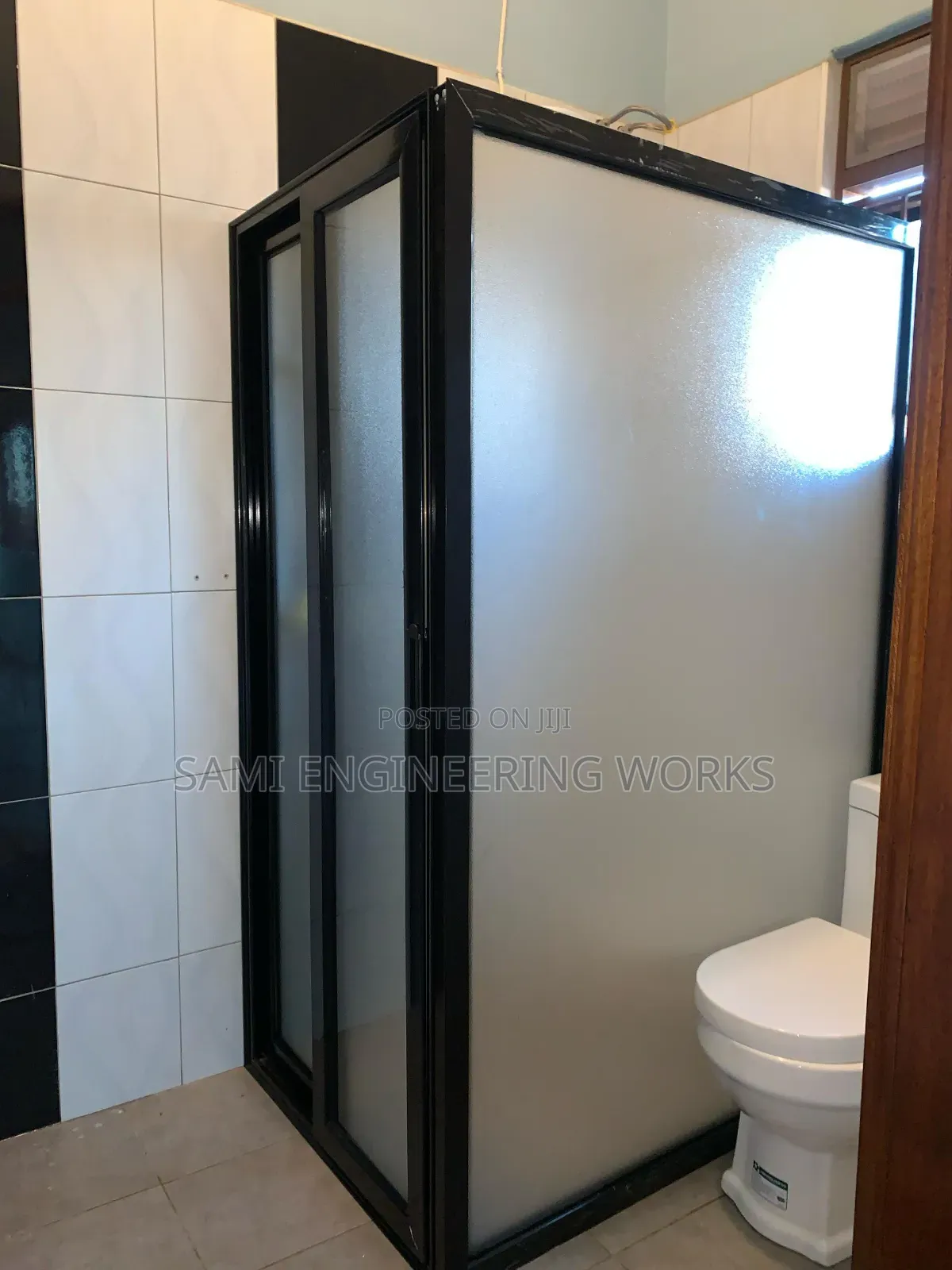 Aluminum Black Colour Shower Cubicle