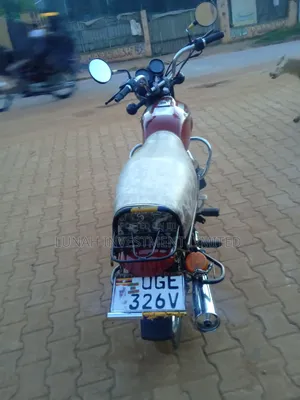 Bajaj Boxer 2025 Red