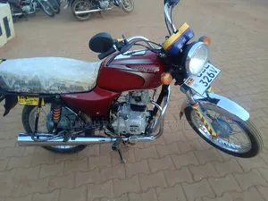 Bajaj Boxer 2025 Red