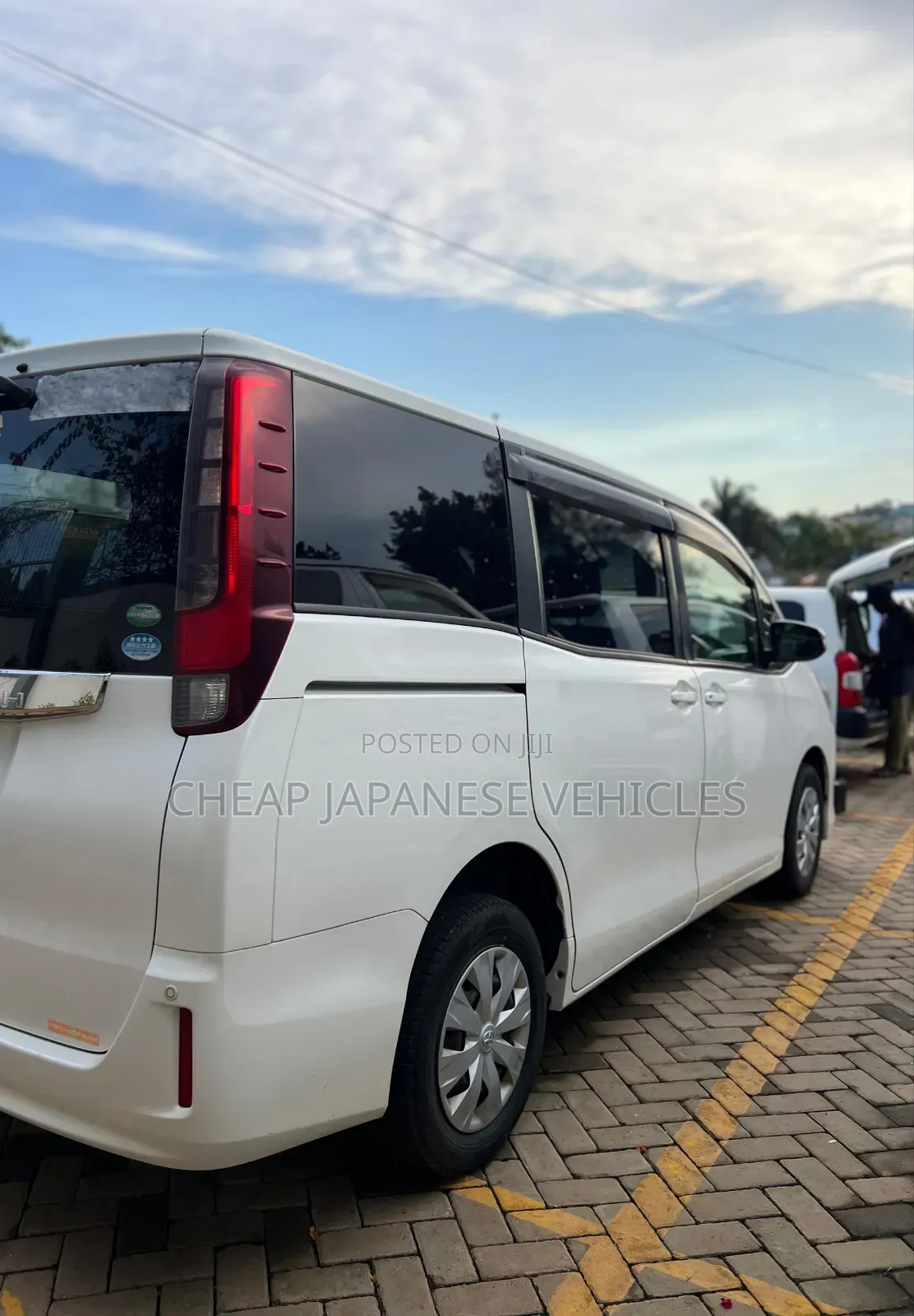 Toyota Noah 2016 Pearl