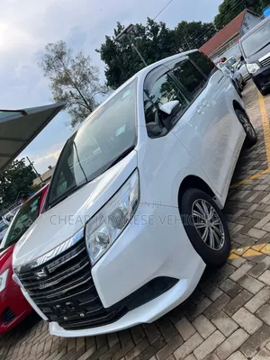 Photo - Toyota Noah 2015 White